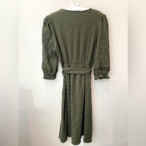 EMBERLEY | Dark Green Ruffle Midi Dress Crinkle Textured 3/4 Sleeve | Small - Picture 4 of 7